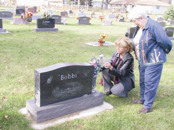 Bobbi Crawford gravestone