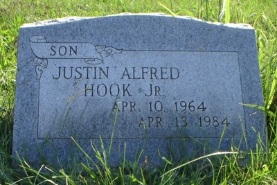 Justin Hook's gravestone