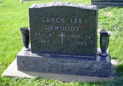 lance-dewoody-gravestone