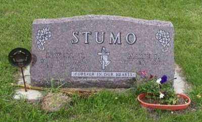 Lowell Stumo gravestone