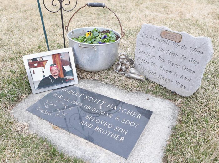 Robert Hatcher gravestone